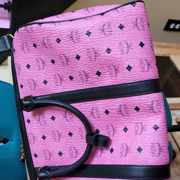 New MCM Pink Visetos Weekender - 18x8 - Picture 12 of 16